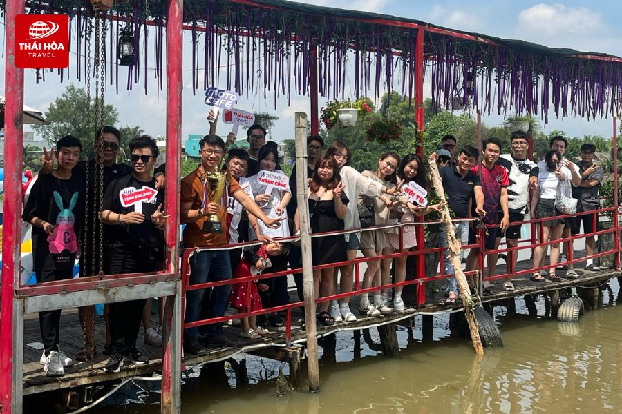 Làng Du Lịch Sinh Thái Tre Việt