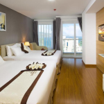 Phòng gia đình nhìn ra biển có ban công