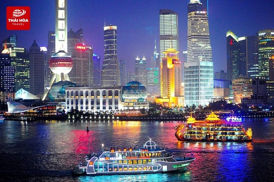 Du thuyền sông Hoàng Phố